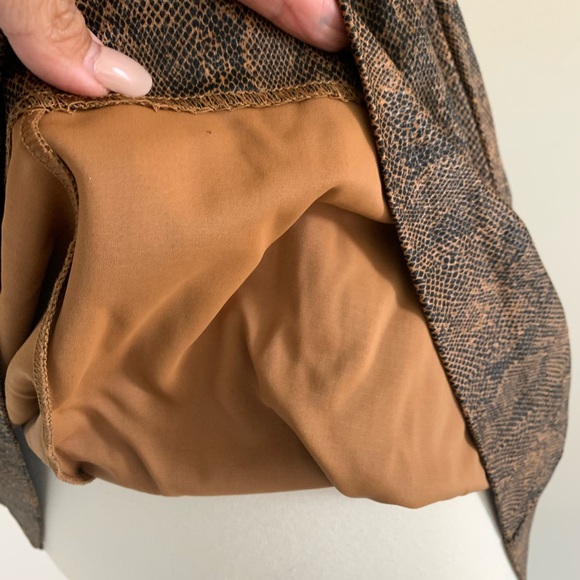 Snake print halter mini dress open back - Picture 6 of 8